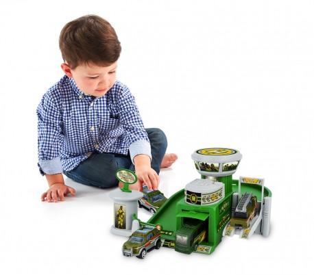 103624 Juego garaje de cuartel militar con 3 accesorios y adhesivos