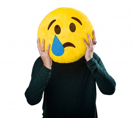 557317A Cojín emoticono almohada mod.Cara llorando 34 cm 