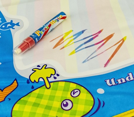 122064 Alfombra mágica para colorear TU GIOCHI con lápiz mágico de agua 70 x50cm
