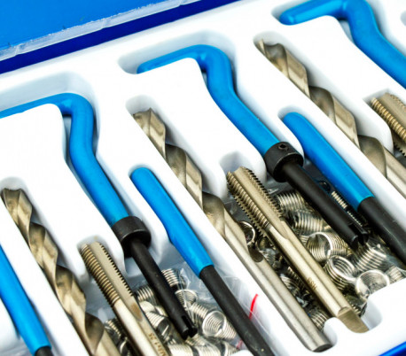 Kit de 131 piezas de reparación de hélices macho con maleta