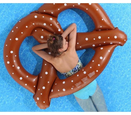 Colchoneta gigante inflable en forma de Bretzel 140 cm de diámetro