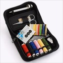 Set de costura portátil compuesto por 26 piezas en organizador de viaje pequeña