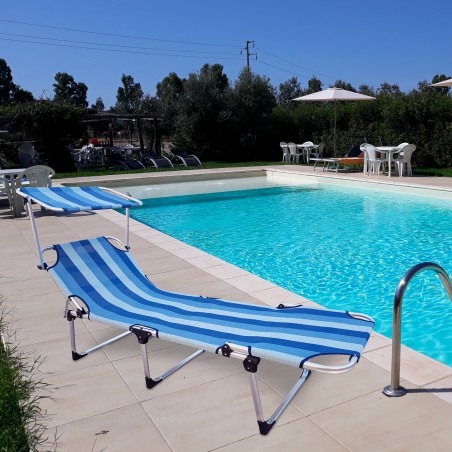 Tumbona de metal Brandina Maiorca respaldo ajustable con sombrilla