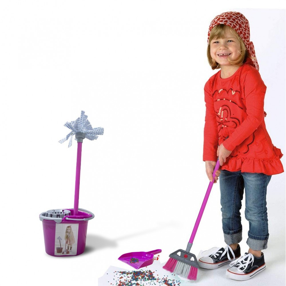 721026 Mi juego de limpieza con escoba...