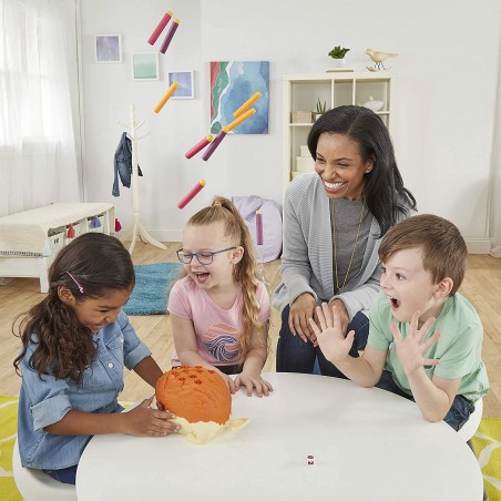 609901 Hasbro Pierino juego de mesa puercoespín con dados y dardos