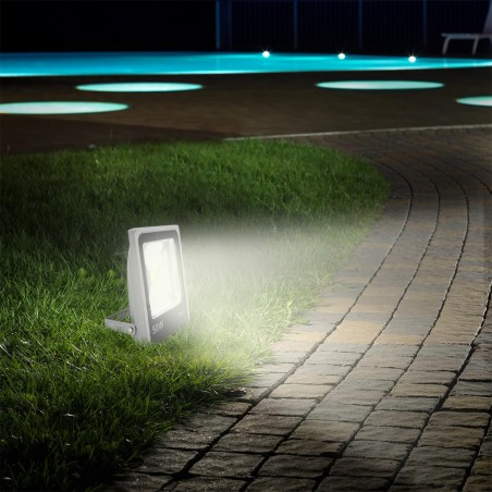 Foco LED slim 50w luz fría con soporte 120 ° y protección IP66