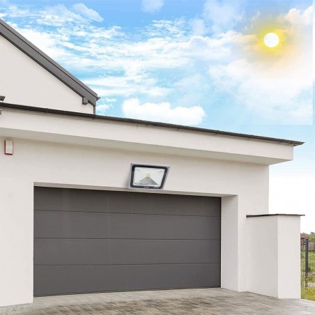 Foco led de luz fría 50w con soporte angular 120 ° y protección IP65