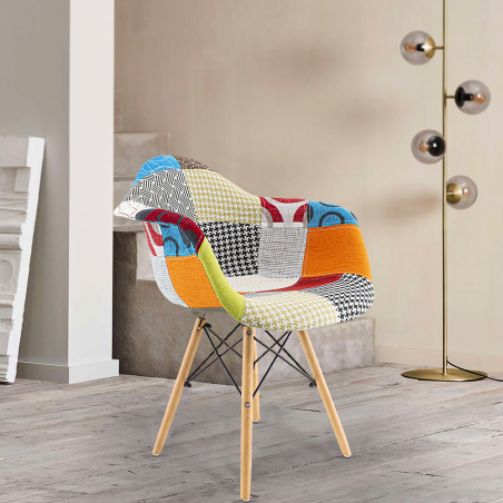 Sillón EIFFEL en tejido patchwork con asiento y patas de madera blanda