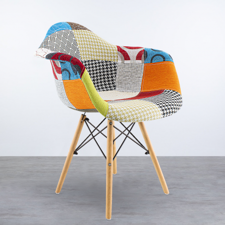 Sillón EIFFEL en tejido patchwork con asiento y patas de madera blanda