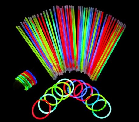 Set de 15 pulseras de colores fluorescentes que brillan en la oscuridad GLOW IN THE DARK