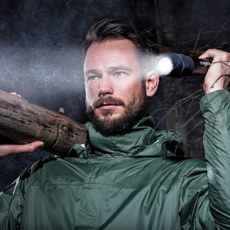 Linterna de bolsillo LED VARTA Indestructible F30 Pro con 6 pilas AA