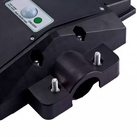 Farola de recarga con panel solar 1000W Protección IP65 y Control Remoto