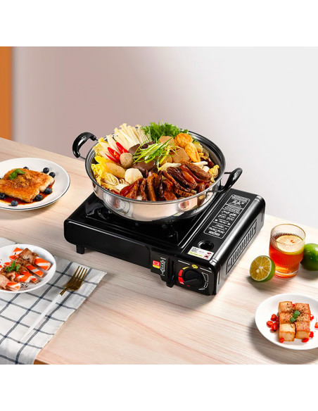 Fogón de gas portátil para camping en maletín, ideal para cocina al aire libre.