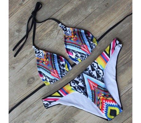 Modelo Anouk bikini fantasía étnica relleno desmontable
