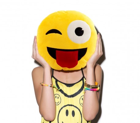 621037 Almohada de emoticono guiño con lengua fuera emoji 30 cm de diametro